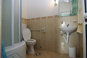 Crna Gora Privát Utjeha, Eksterijer